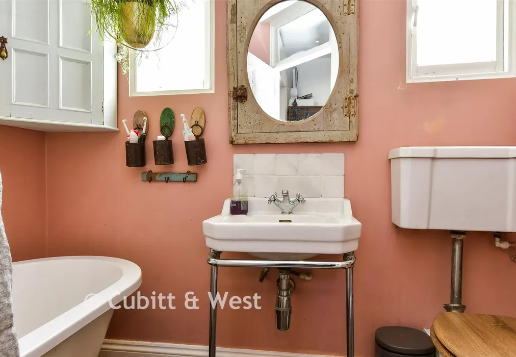 Bathroom - Cleveland Road, Brighton, East Sussex - Wards of Kent