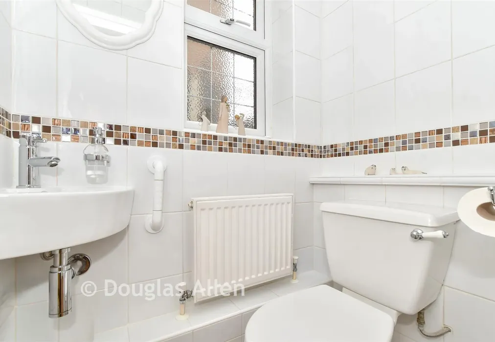 Cloakroom B* - Wingletye Lane, Hornchurch, Essex - Wards of Kent
