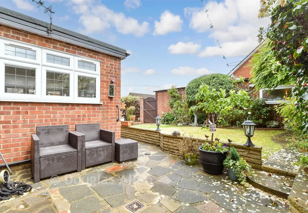 Rear Garden - Wingletye Lane, Hornchurch, Essex - Wards of Kent
