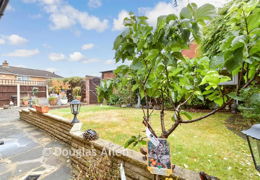 Rear Garden - Wingletye Lane, Hornchurch, Essex - Wards of Kent