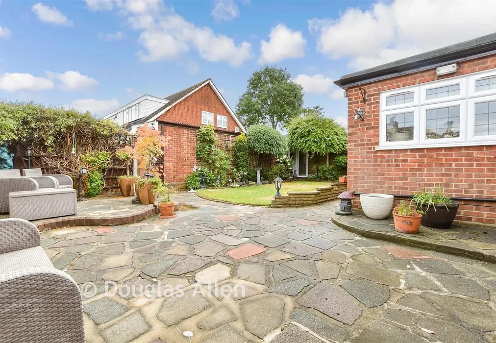 Rear Garden - Wingletye Lane, Hornchurch, Essex - Wards of Kent