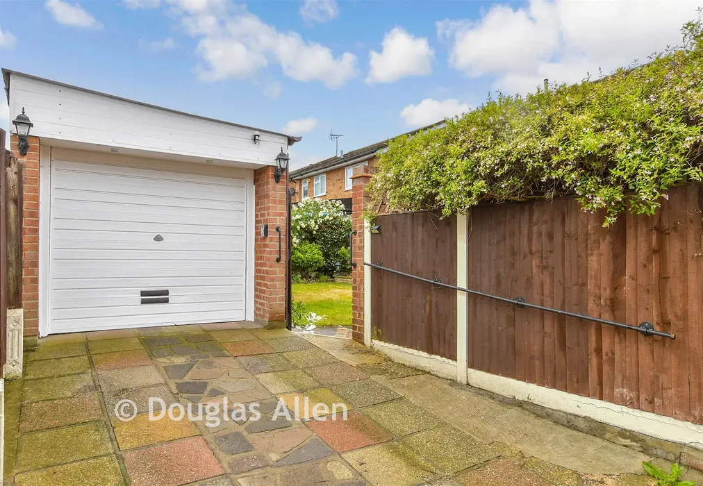 Driveway/Parking - Wingletye Lane, Hornchurch, Essex - Wards of Kent