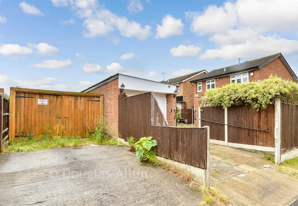 Driveway/Parking - Wingletye Lane, Hornchurch, Essex - Wards of Kent