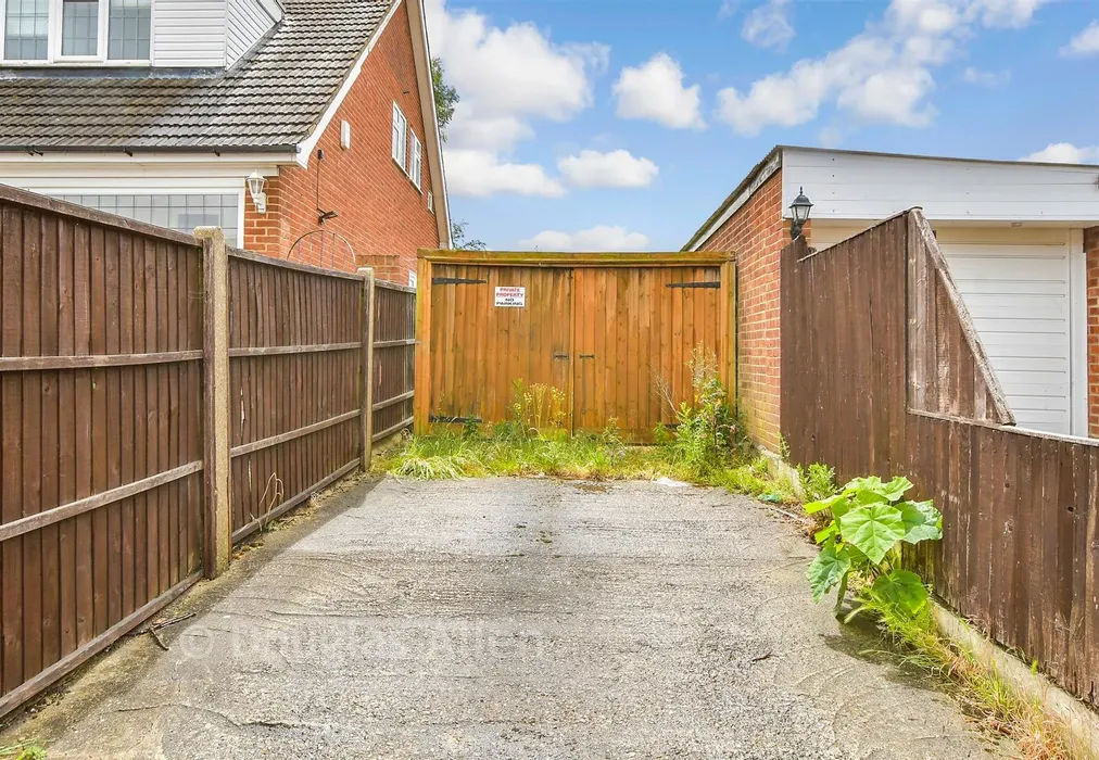 Driveway/Parking - Wingletye Lane, Hornchurch, Essex - Wards of Kent