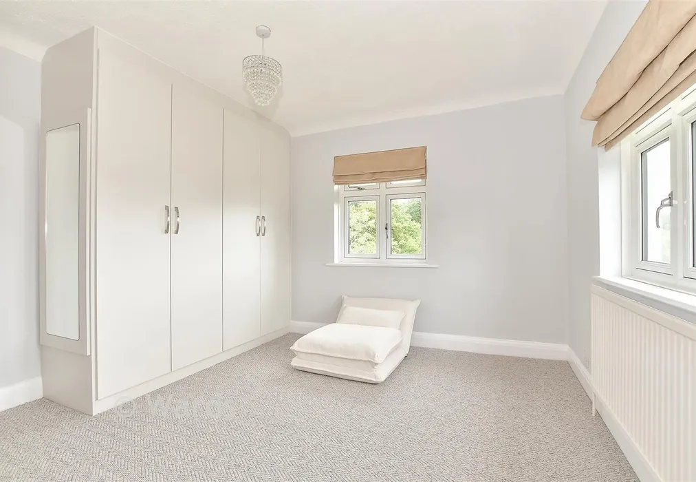 Bedroom 1 - London Road, Hythe, Kent - Wards of Kent