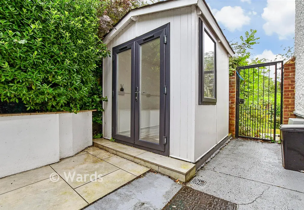Workshop/Outbuildings - London Road, Hythe, Kent - Wards of Kent