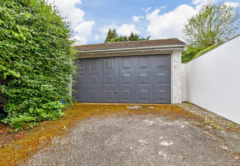 Garage - London Road, Hythe, Kent - Wards of Kent