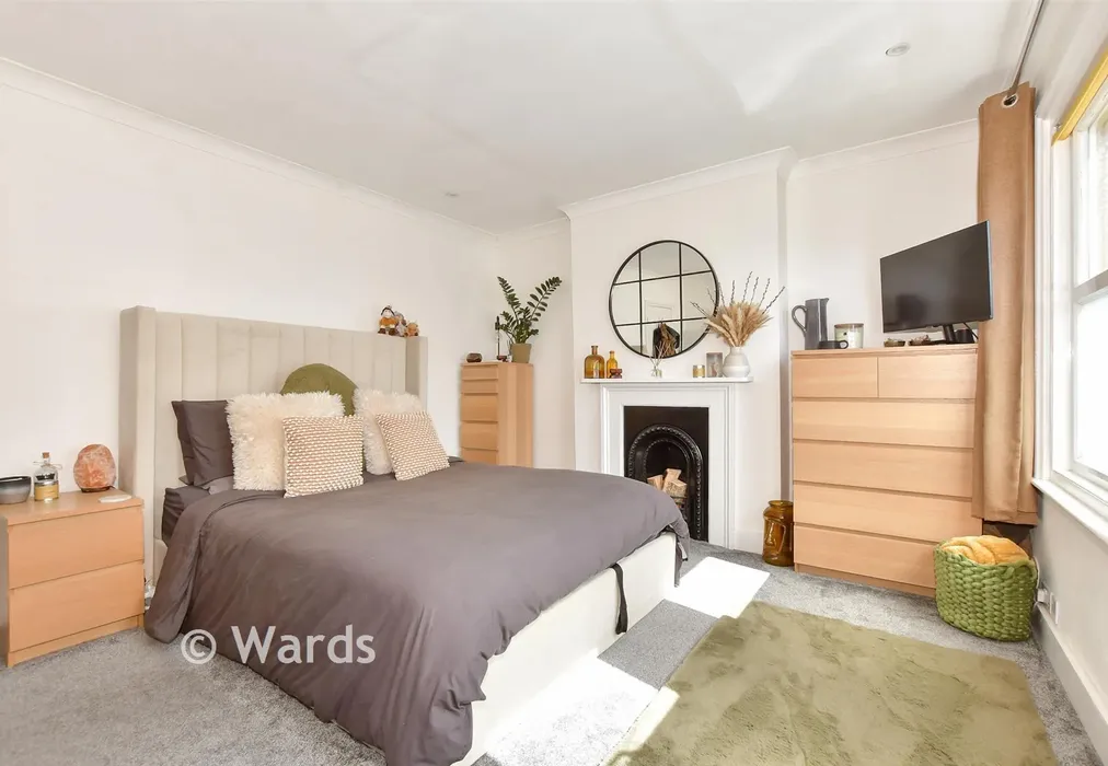 Bedroom 2 - Cherry Tree Avenue, Dover, Kent - Wards of Kent