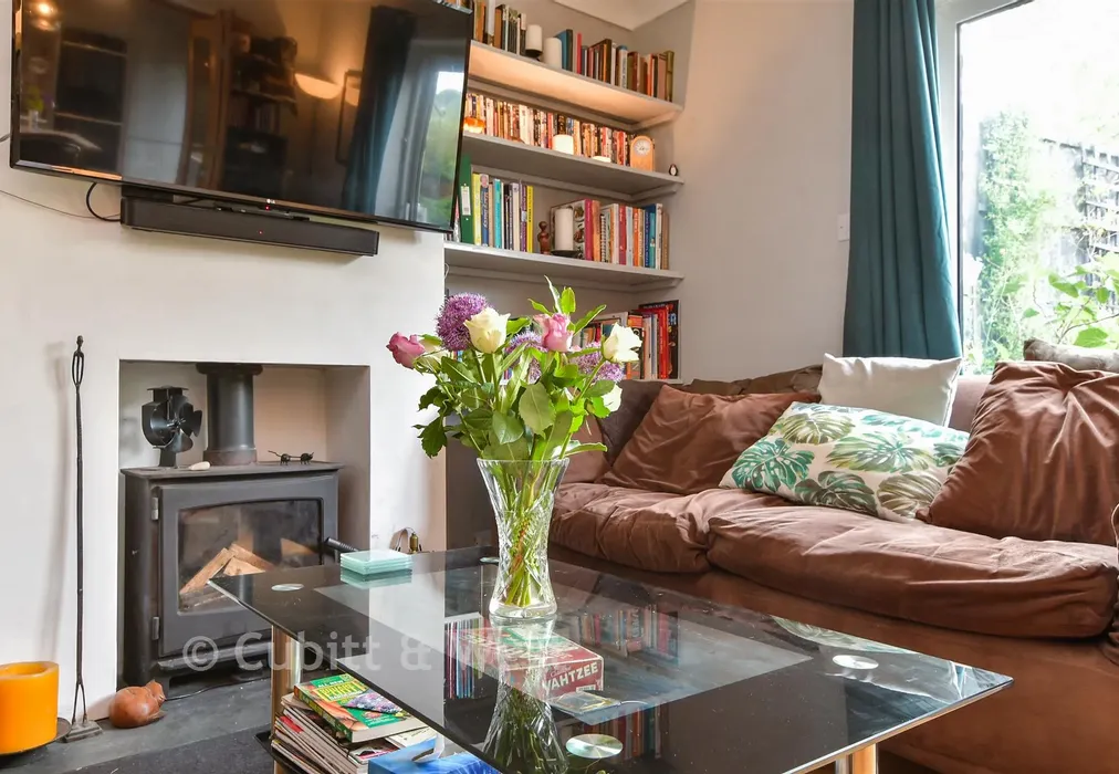 Internal Lifestyle Photograph - Elsted Crescent, Hollingbury, Brighton, East Sussex - Wards of Kent