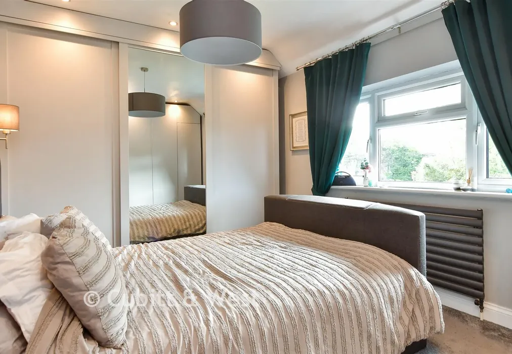 Bedroom 1 - Elsted Crescent, Hollingbury, Brighton, East Sussex - Wards of Kent
