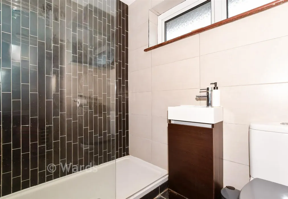 Bathroom - Cobdown Close, Ditton, Aylesford, Kent - Wards of Kent