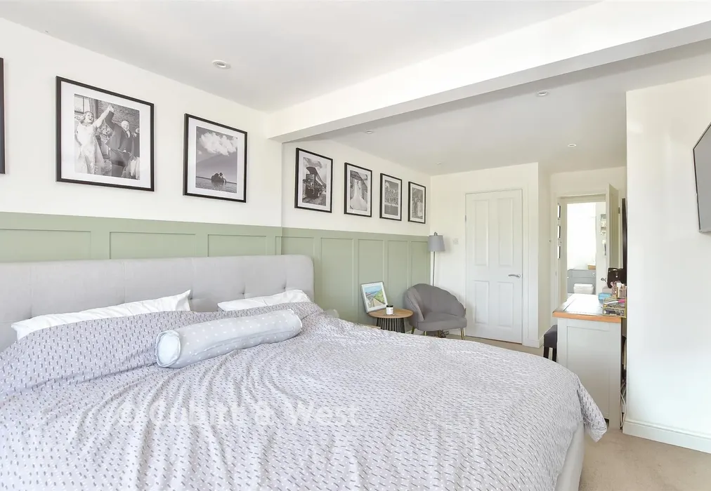 Bedroom 1 - Cranleigh Mead, Cranleigh, Surrey - Wards of Kent