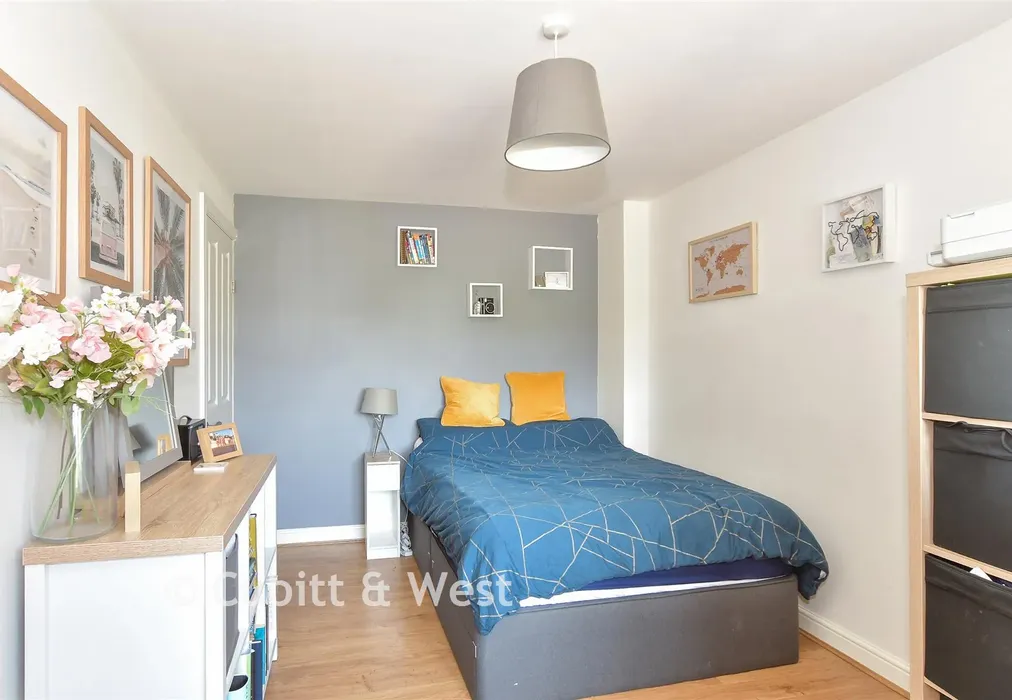 Bedroom 2 - Cranleigh Mead, Cranleigh, Surrey - Wards of Kent