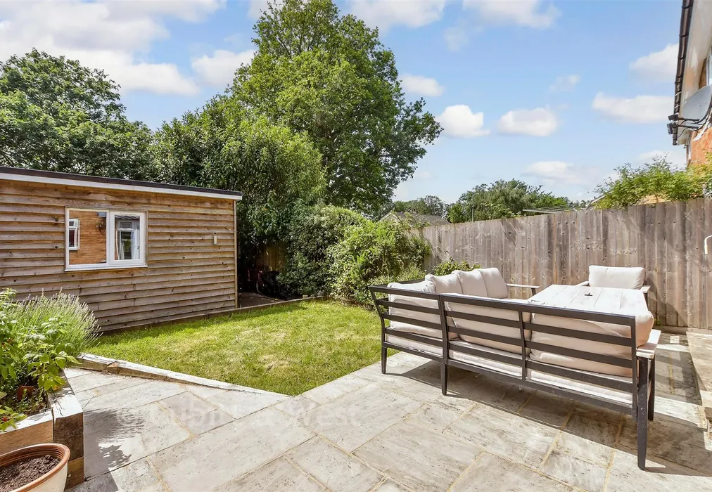 Rear Garden - Cranleigh Mead, Cranleigh, Surrey - Wards of Kent