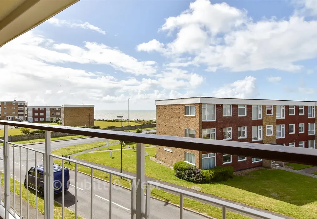 Balcony - Chanctonbury Road, Rustington, West Sussex - Wards of Kent