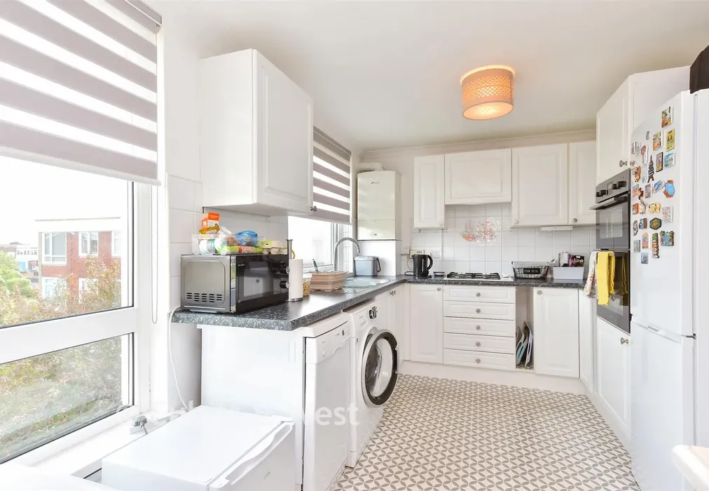 Kitchen/ Diner - Chanctonbury Road, Rustington, West Sussex - Wards of Kent
