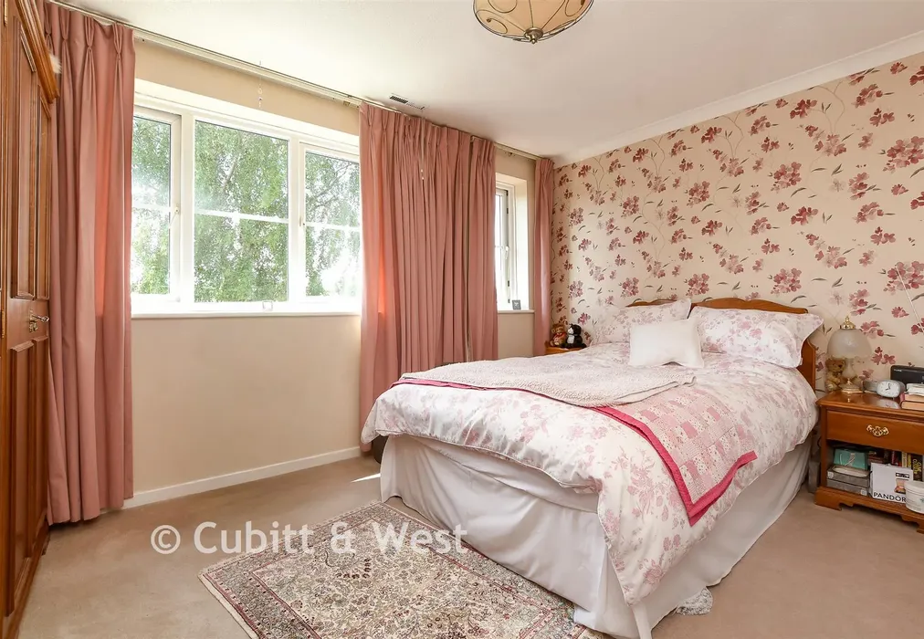 Bedroom 1 - Banstead Road, Caterham, Surrey - Wards of Kent