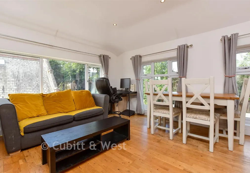 Lounge/Diner - Avenue Road, Sutton, Surrey - Wards of Kent