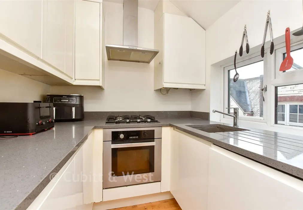 Kitchen - Avenue Road, Sutton, Surrey - Wards of Kent