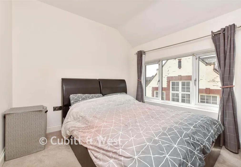 Bedroom 1 - Avenue Road, Sutton, Surrey - Wards of Kent