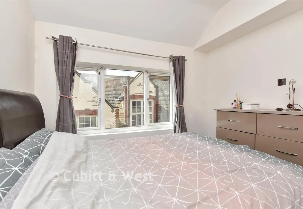 Bedroom 1 - Avenue Road, Sutton, Surrey - Wards of Kent