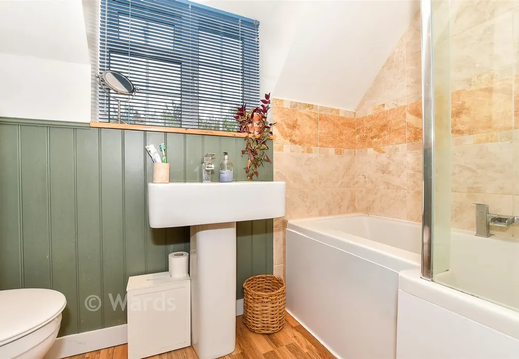 Bathroom - Tanners Hill Gardens, Hythe, Kent - Wards of Kent