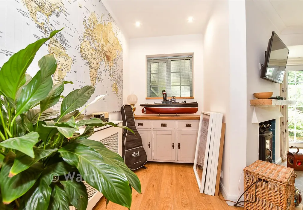 Lounge - Tanners Hill Gardens, Hythe, Kent - Wards of Kent