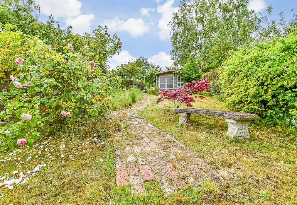Rear Garden - Tanners Hill Gardens, Hythe, Kent - Wards of Kent