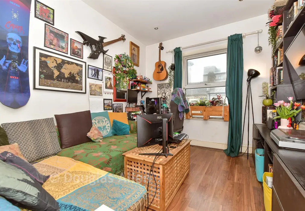 Lounge - Hoe Street, Walthamstow - Wards of Kent