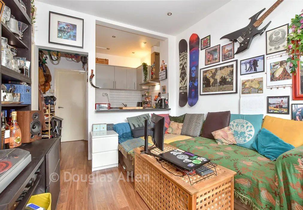 Lounge - Hoe Street, Walthamstow - Wards of Kent