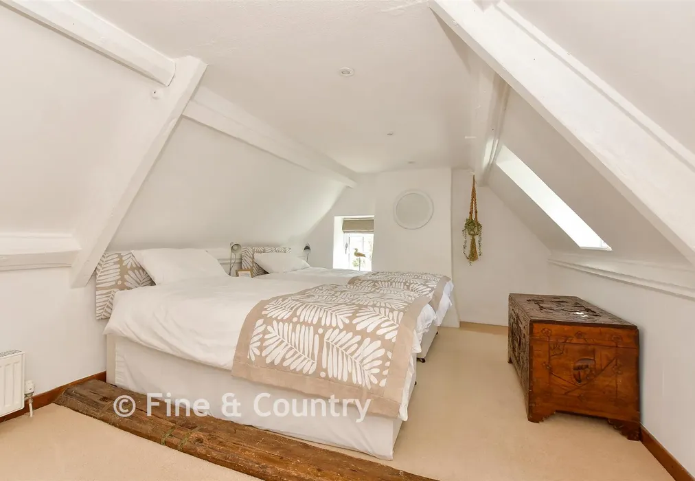 Bedroom 4 - Thorncross Lane, Brighstone, Newport, Isle of Wight - Wards of Kent