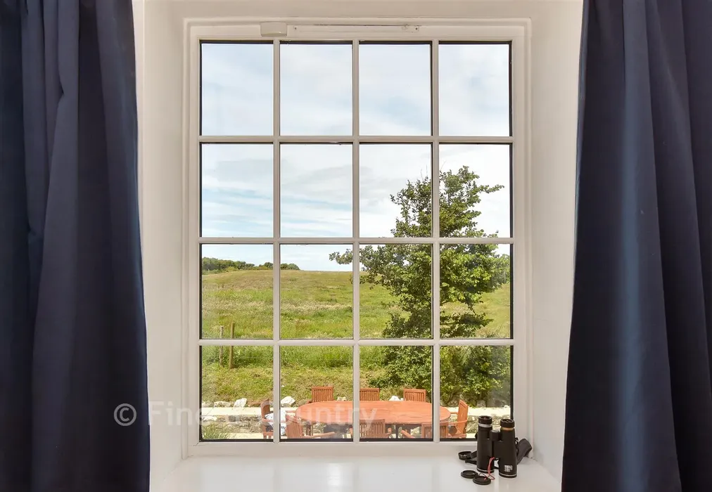 Internal Lifestyle Photograph - Thorncross Lane, Brighstone, Newport, Isle of Wight - Wards of Kent