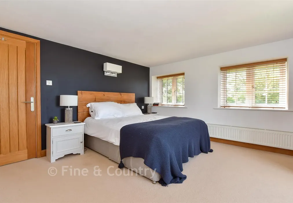 Bedroom 1 - Thorncross Lane, Brighstone, Newport, Isle of Wight - Wards of Kent