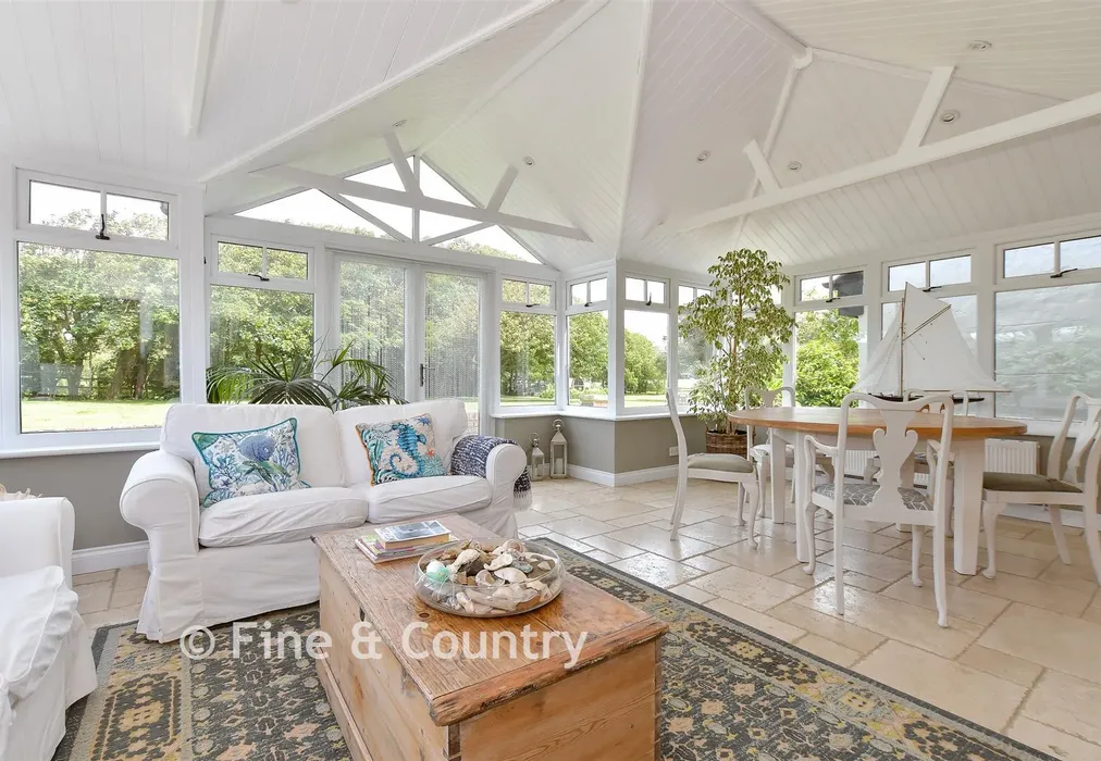 Garden Room - Thorncross Lane, Brighstone, Newport, Isle of Wight - Wards of Kent