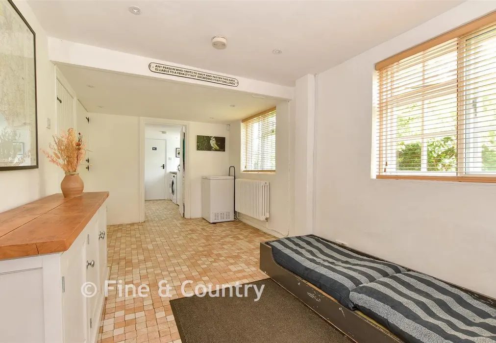 Boot Room - Thorncross Lane, Brighstone, Newport, Isle of Wight - Wards of Kent