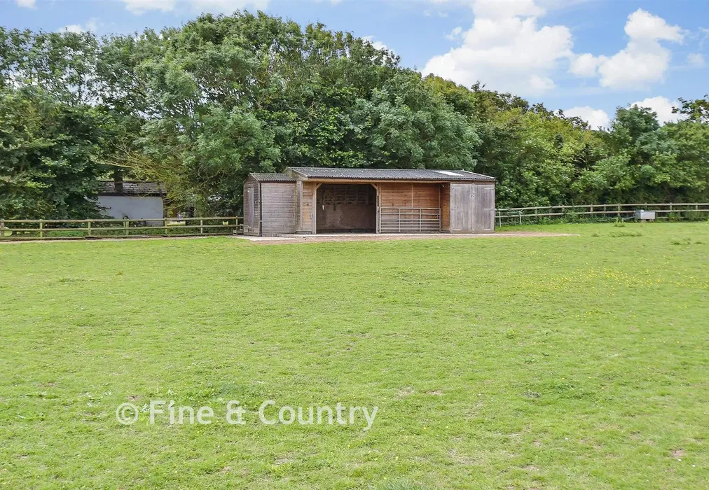 Stables - Thorncross Lane, Brighstone, Newport, Isle of Wight - Wards of Kent
