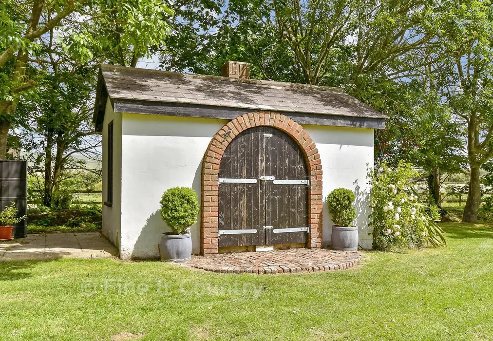 Workshop/Outbuildings - Thorncross Lane, Brighstone, Newport, Isle of Wight - Wards of Kent