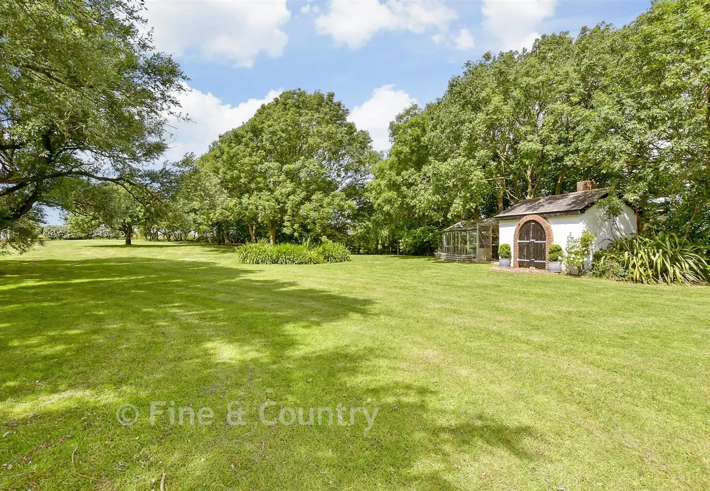 Rear Garden - Thorncross Lane, Brighstone, Newport, Isle of Wight - Wards of Kent