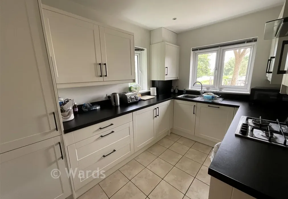 Kitchen - New Hythe Lane, Larkfield, Kent - Wards of Kent
