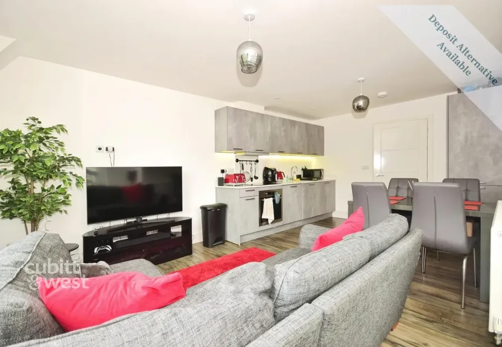 Living Area - Octagon House, Russell Way, RH10 - Wards of Kent