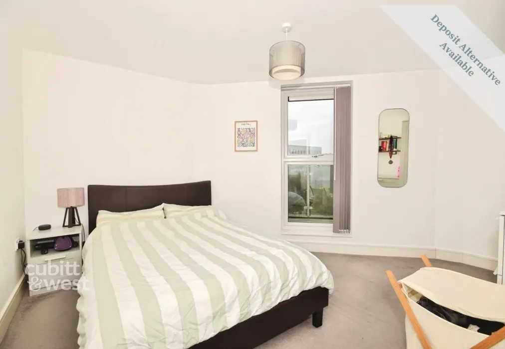 Bedroom 1 - Octagon House, Russell Way, RH10 - Wards of Kent