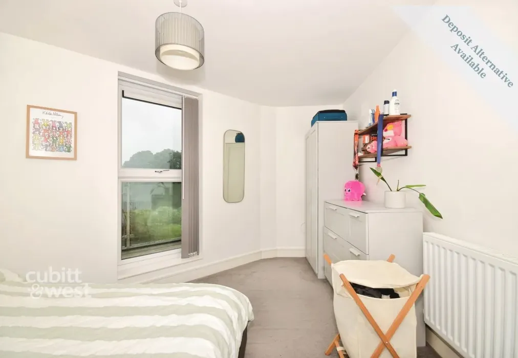 Bedroom 1 - Octagon House, Russell Way, RH10 - Wards of Kent