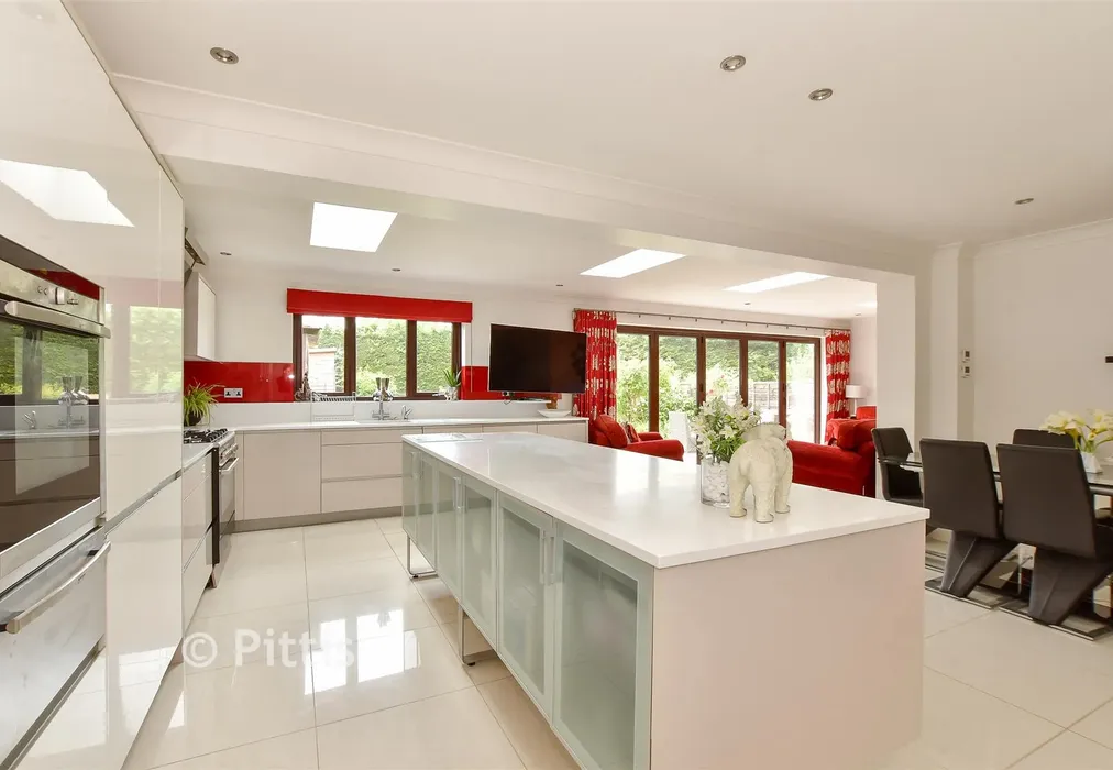 Kitchen/ Living Room - Sandy Lane, Shanklin, Isle of Wight - Wards of Kent
