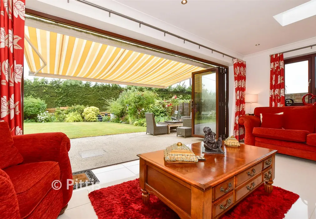 Internal Lifestyle Photograph - Sandy Lane, Shanklin, Isle of Wight - Wards of Kent