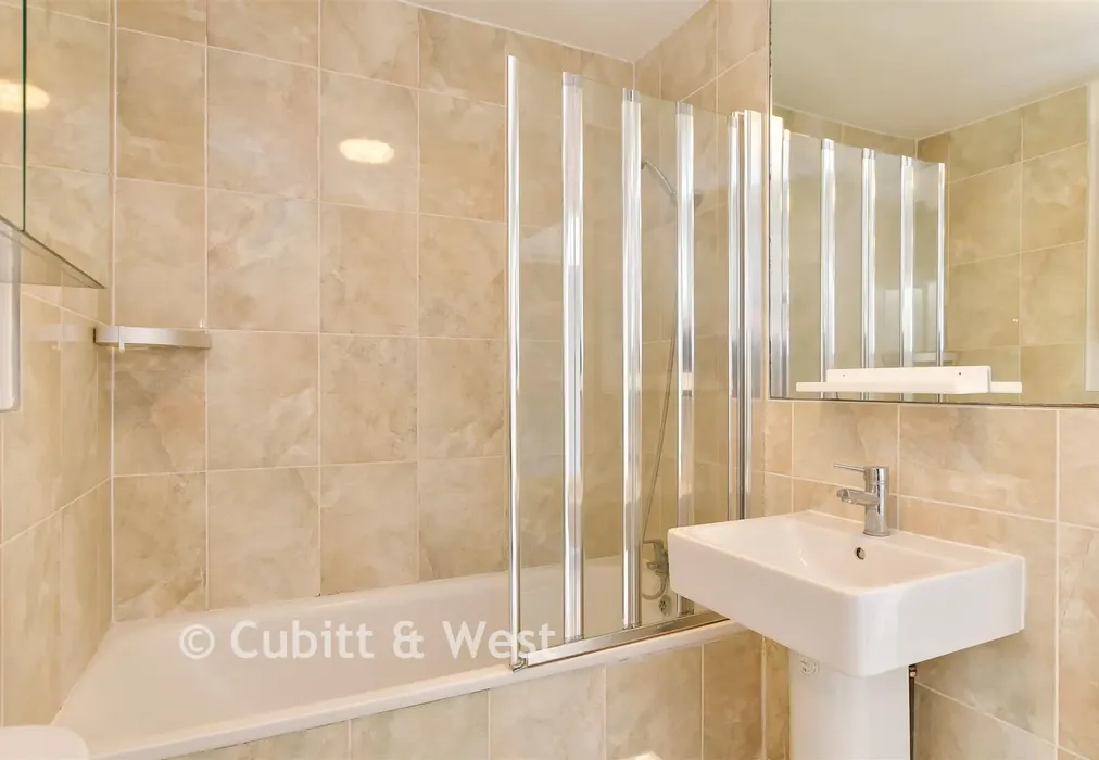 Bathroom - Montpelier Road, Brighton, East Sussex - Wards of Kent