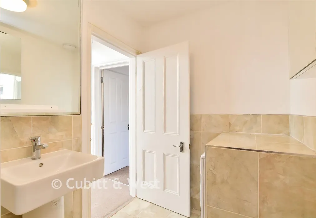 Bathroom - Montpelier Road, Brighton, East Sussex - Wards of Kent