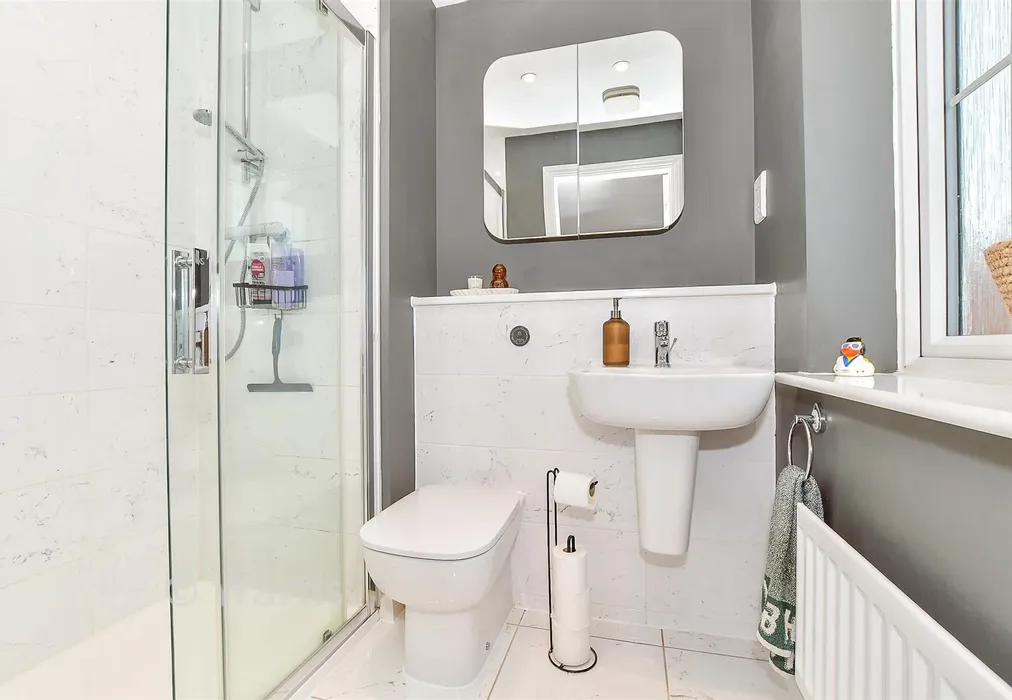 En-Suite Shower Room - Tyler Road, Staplehurst, Tonbridge, Kent - Wards of Kent