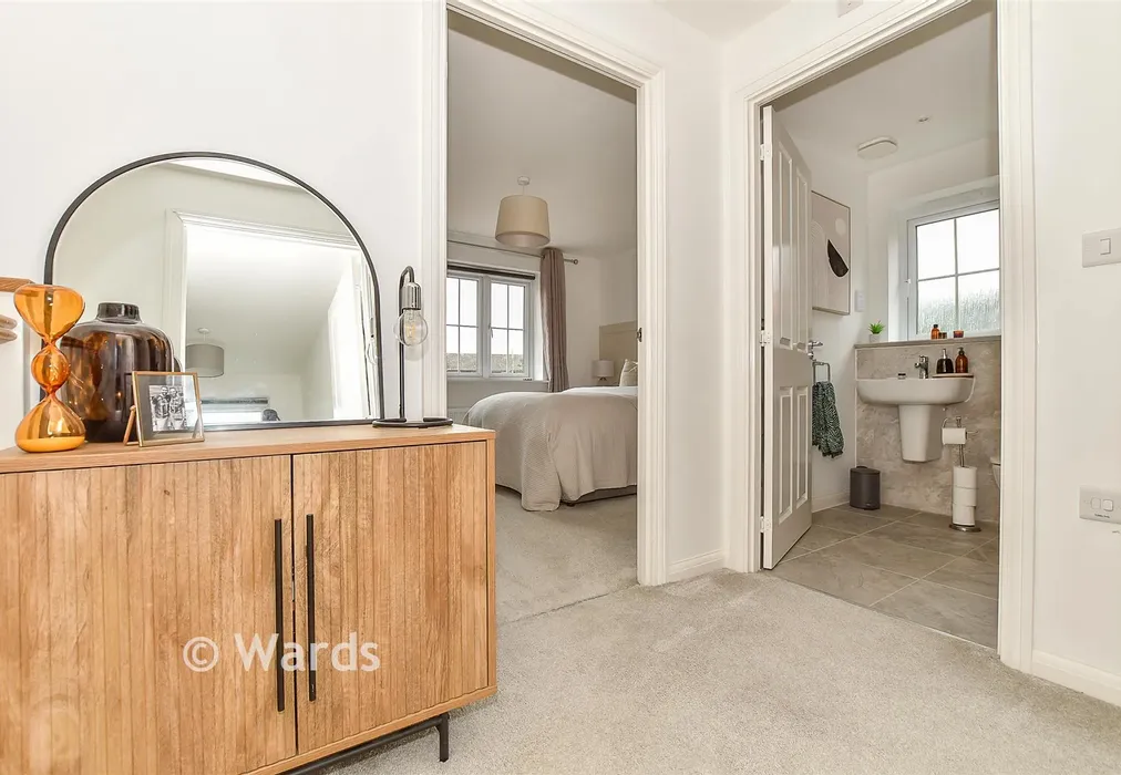 Landing - Tyler Road, Staplehurst, Tonbridge, Kent - Wards of Kent