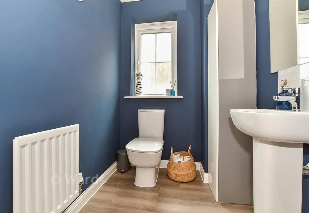Cloakroom - Tyler Road, Staplehurst, Tonbridge, Kent - Wards of Kent