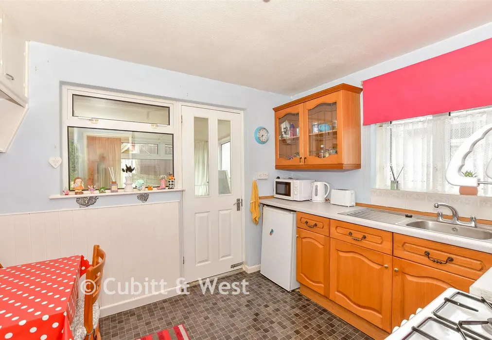 Kitchen - Cherry Tree Avenue, Waterlooville, Hampshire - Wards of Kent